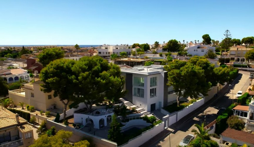Resale - Villa -
Torrevieja - Costa Blanca