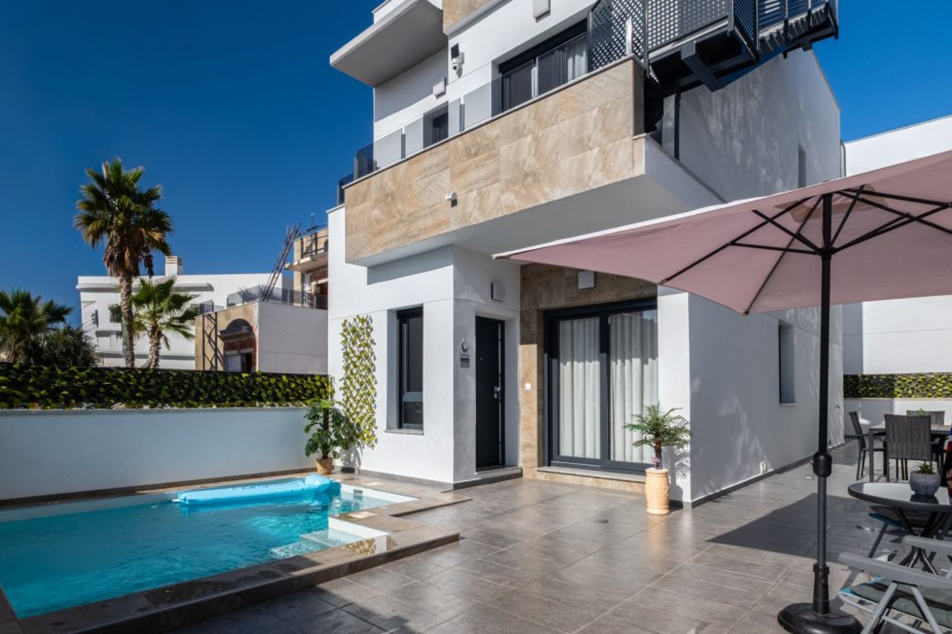 Resale - Villa -
Torrevieja - Costa Blanca