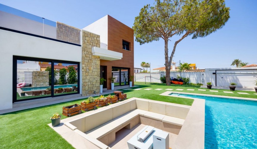 Resale - Villa -
Torrevieja - Costa Blanca