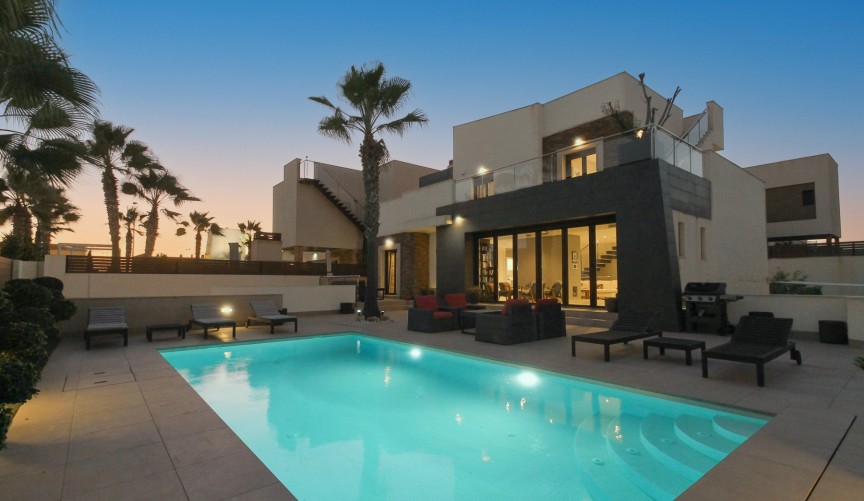 Resale - Villa -
Torrevieja - Costa Blanca