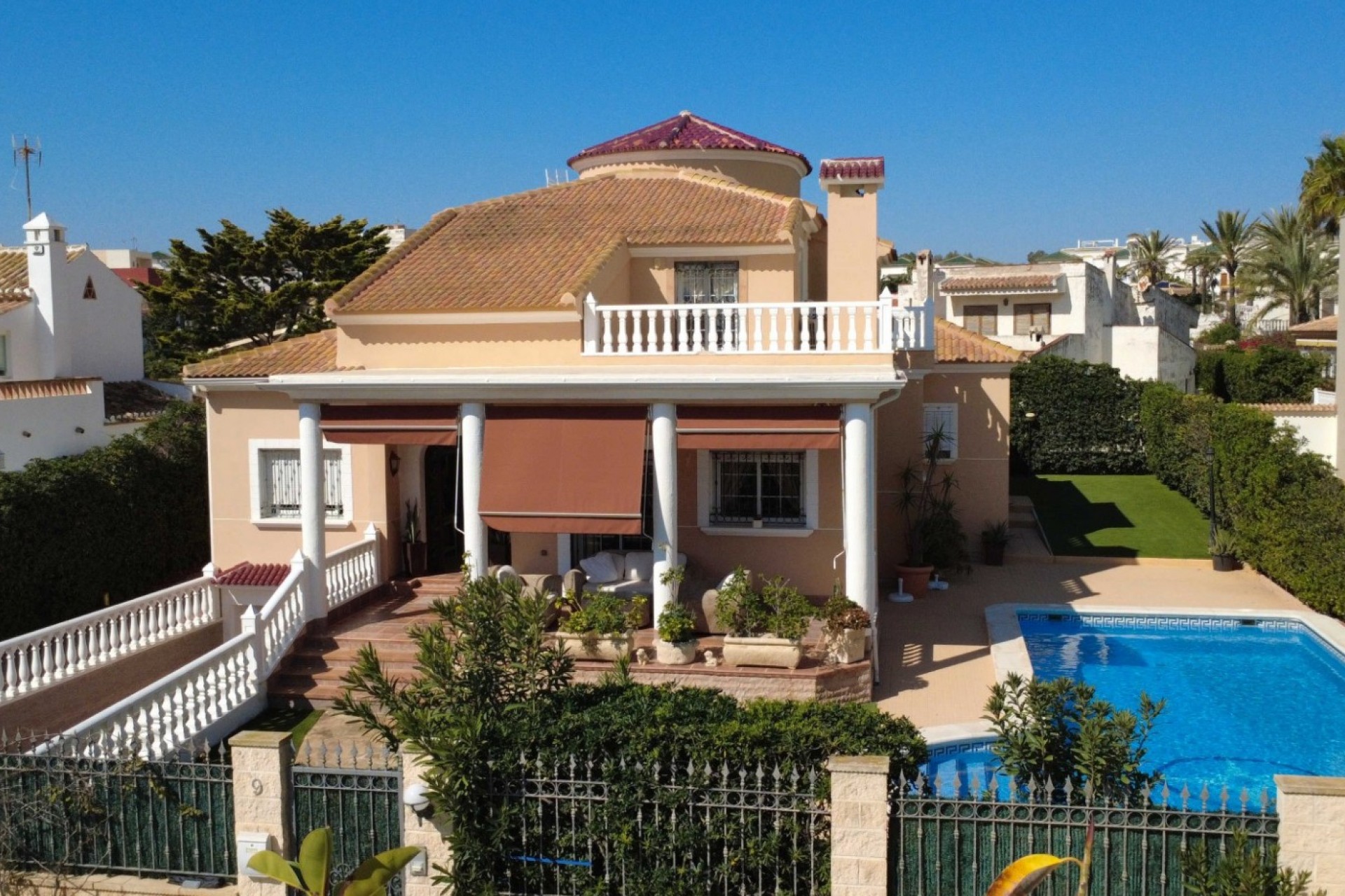 Resale - Villa -
Torrevieja - Costa Blanca