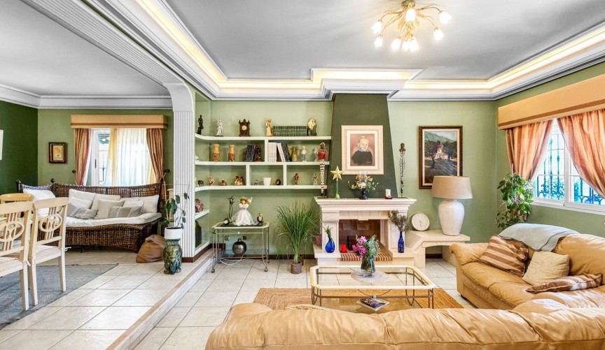 Resale - Villa -
Torrevieja - Costa Blanca