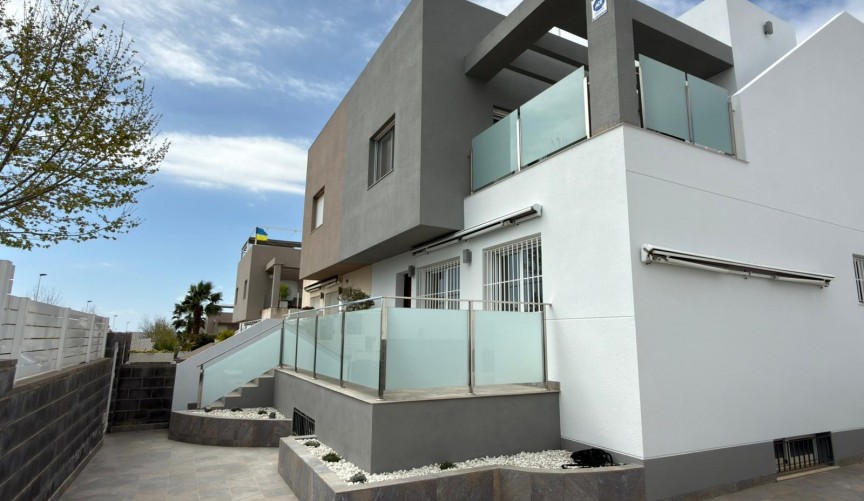 Resale - Villa -
Torrevieja - Costa Blanca