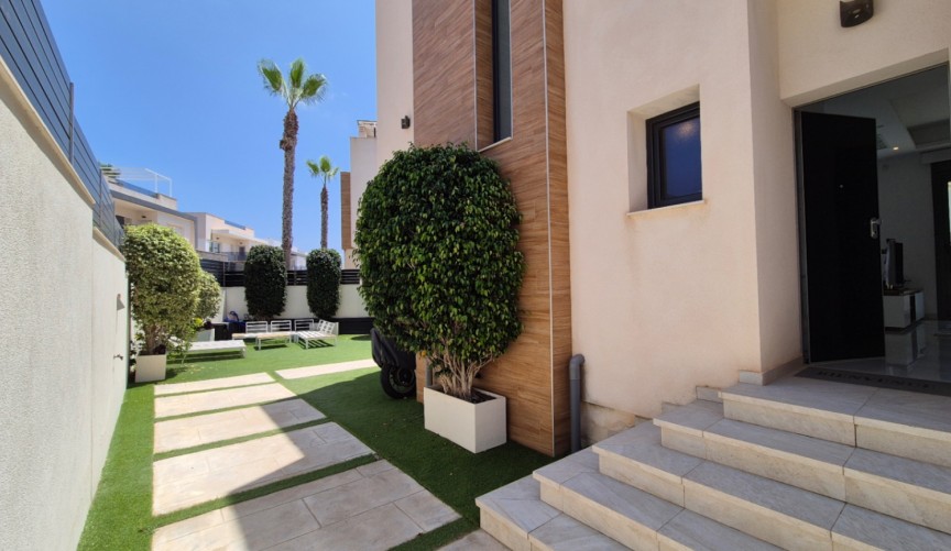 Resale - Villa -
Torrevieja - Costa Blanca