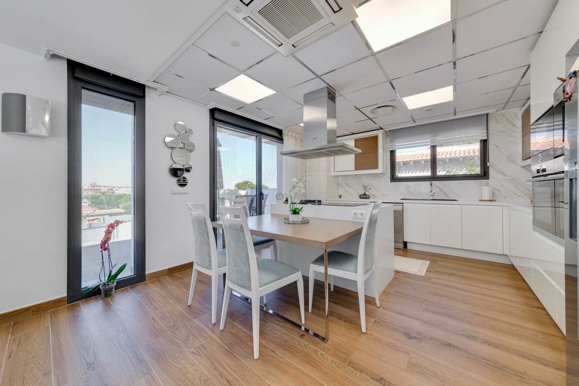 Resale - Villa -
Torrevieja - Costa Blanca