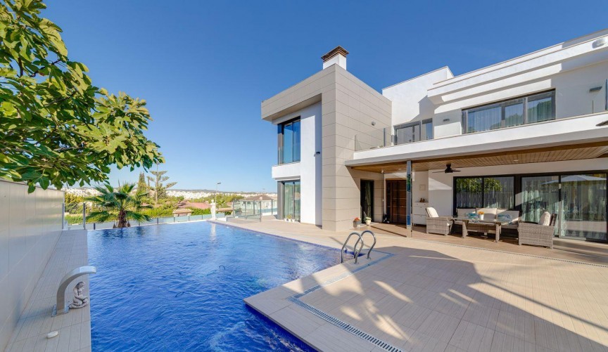 Resale - Villa -
Torrevieja - Costa Blanca