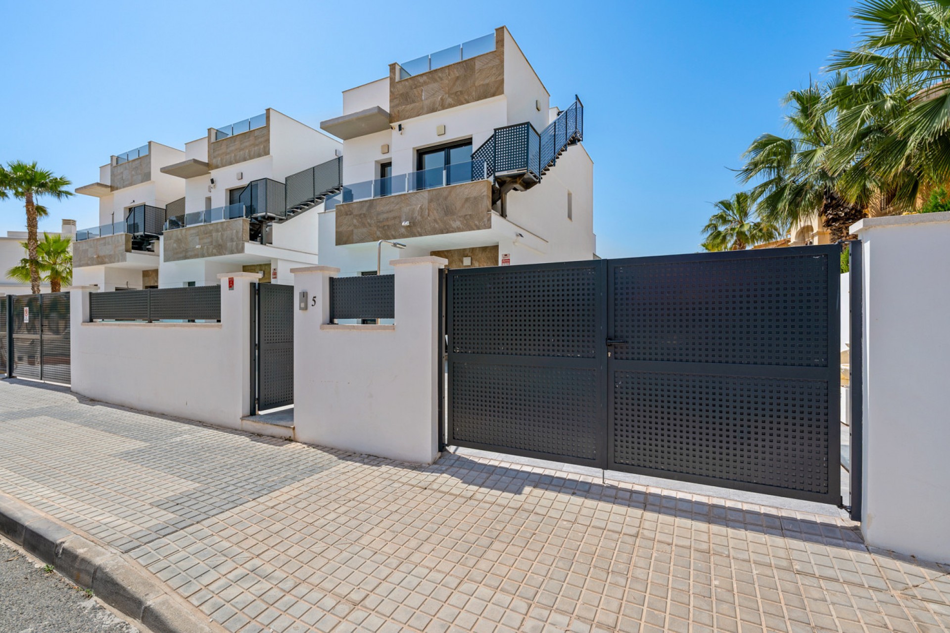 Resale - Villa -
Torrevieja - Costa Blanca