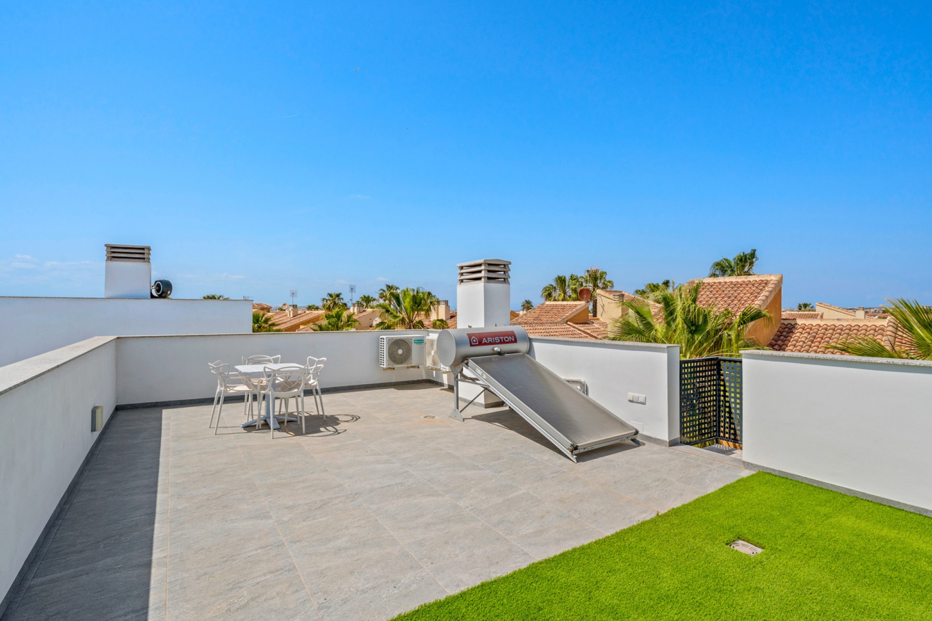 Resale - Villa -
Torrevieja - Costa Blanca