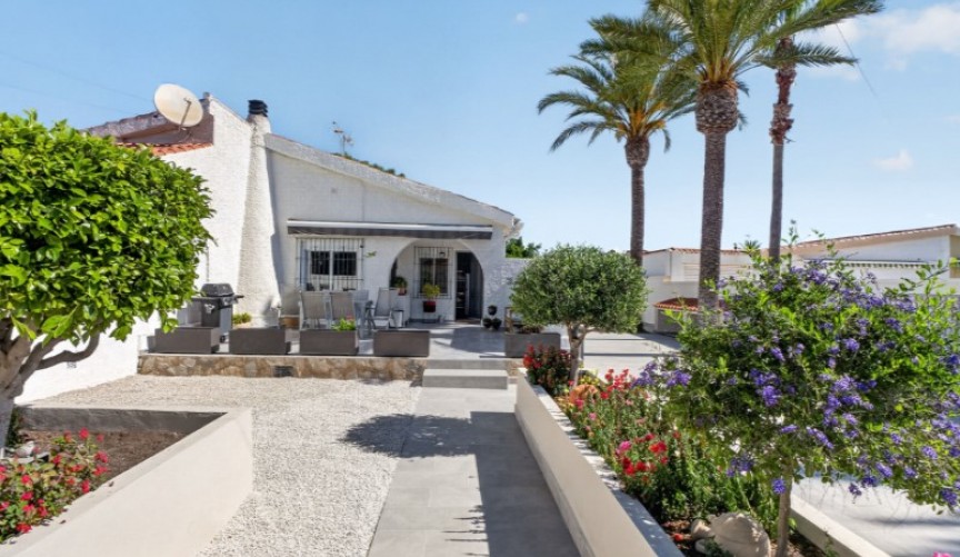 Resale - Villa -
Torrevieja - Costa Blanca