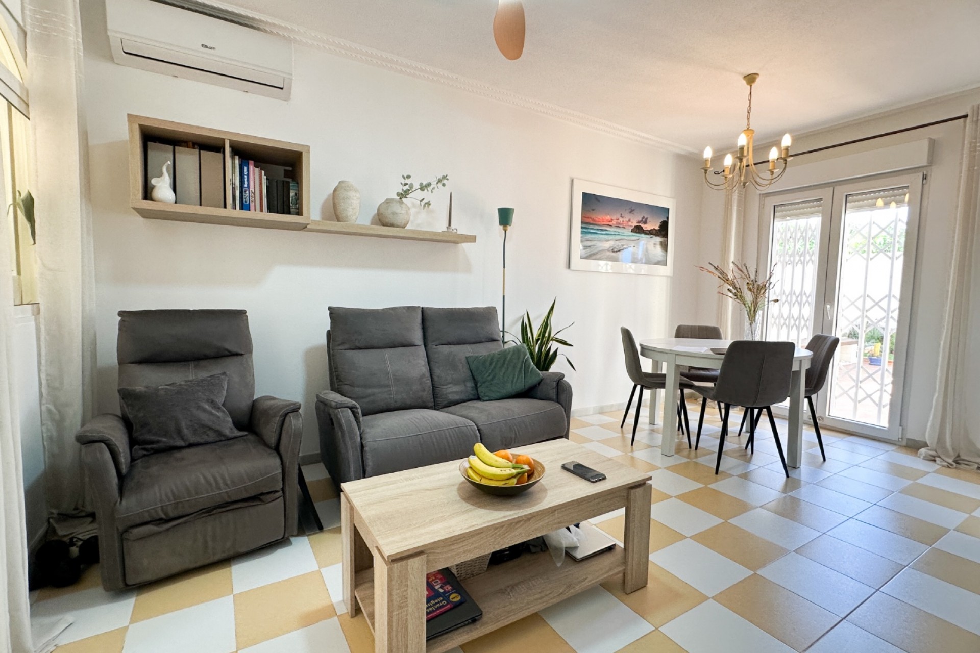 Resale - Villa -
Torrevieja - Costa Blanca