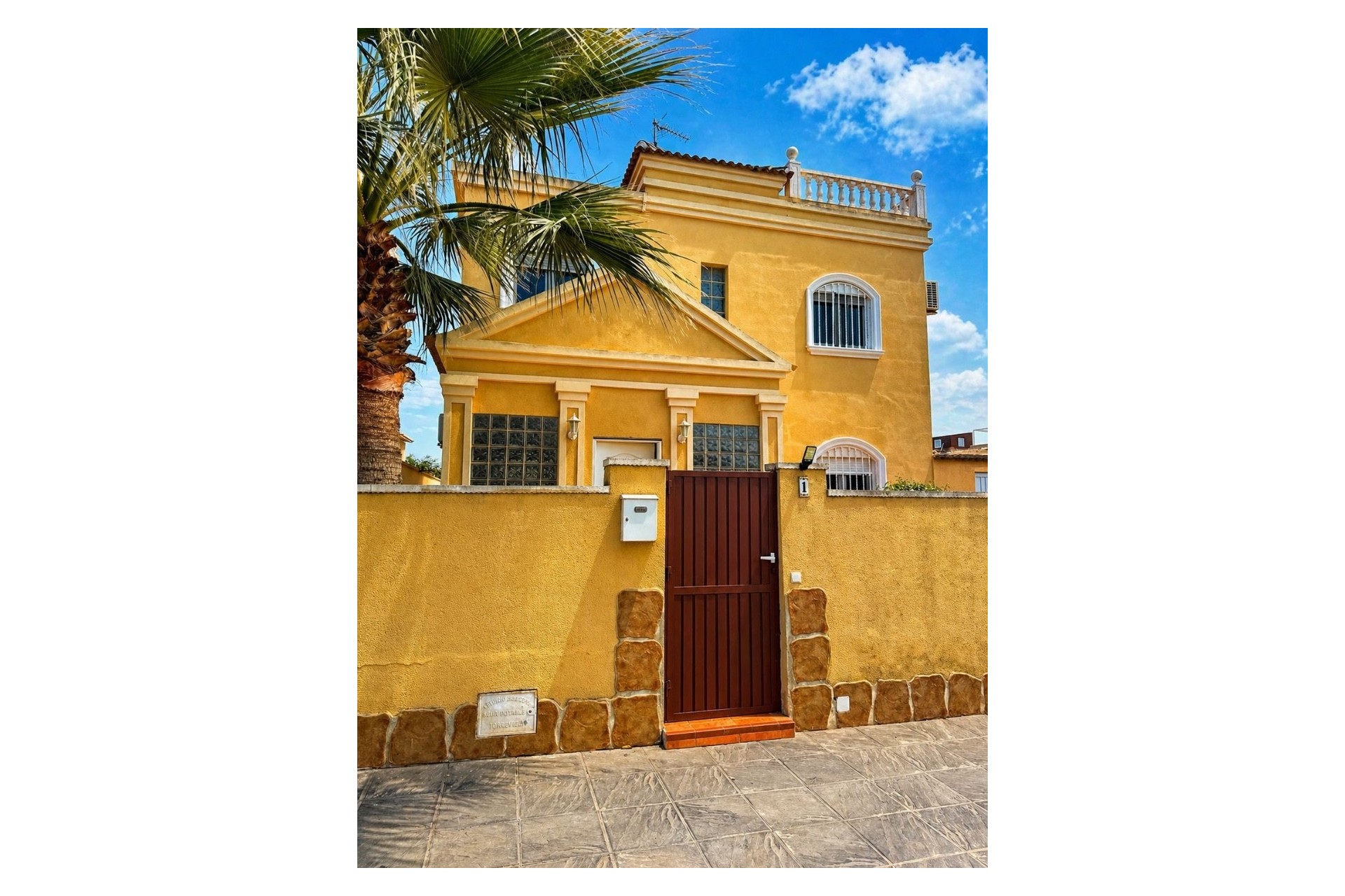 Resale - Villa -
Torrevieja - Costa Blanca