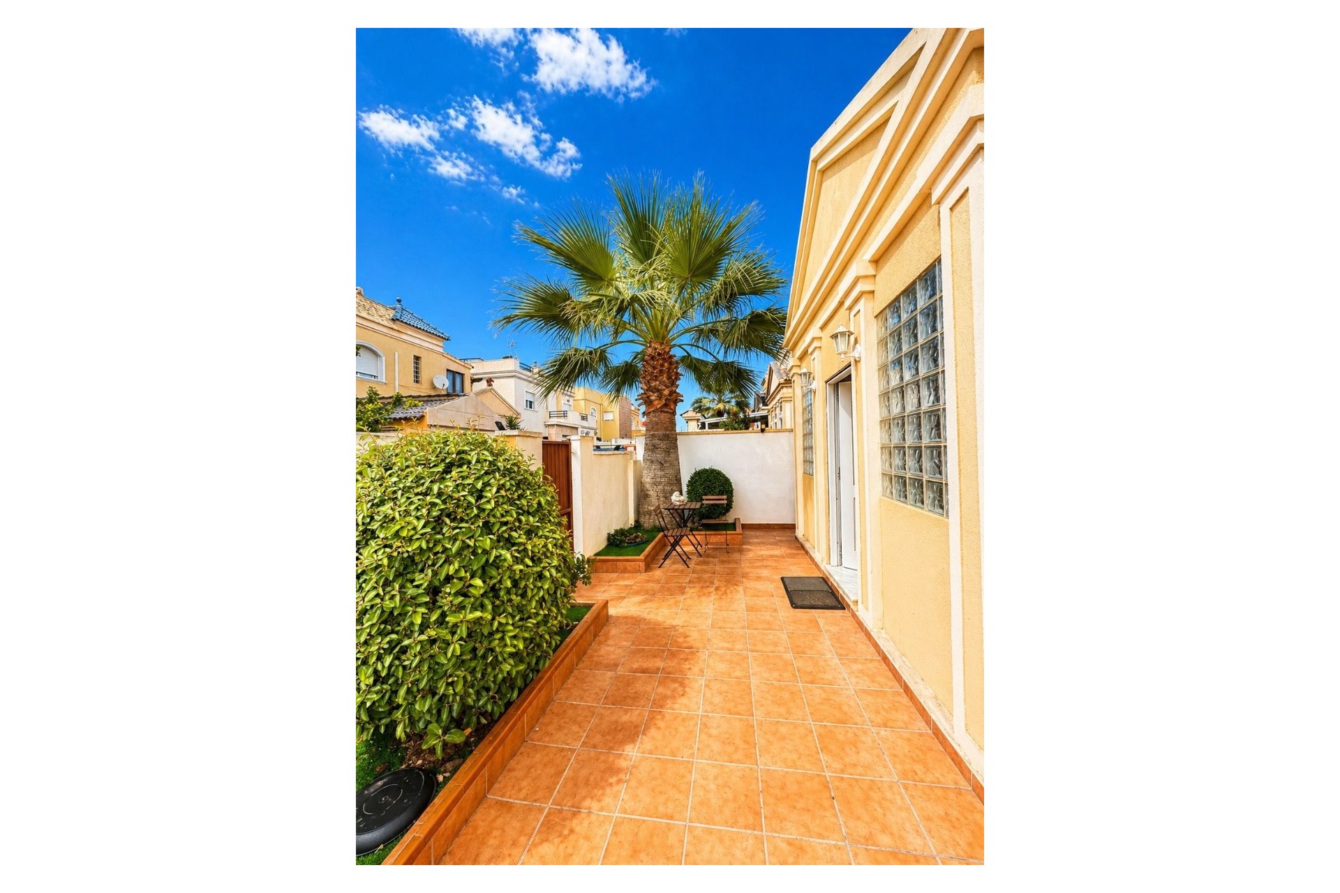 Resale - Villa -
Torrevieja - Costa Blanca