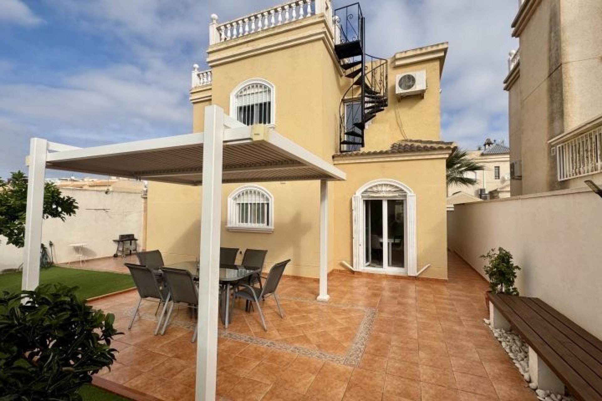 Resale - Villa -
Torrevieja - Costa Blanca