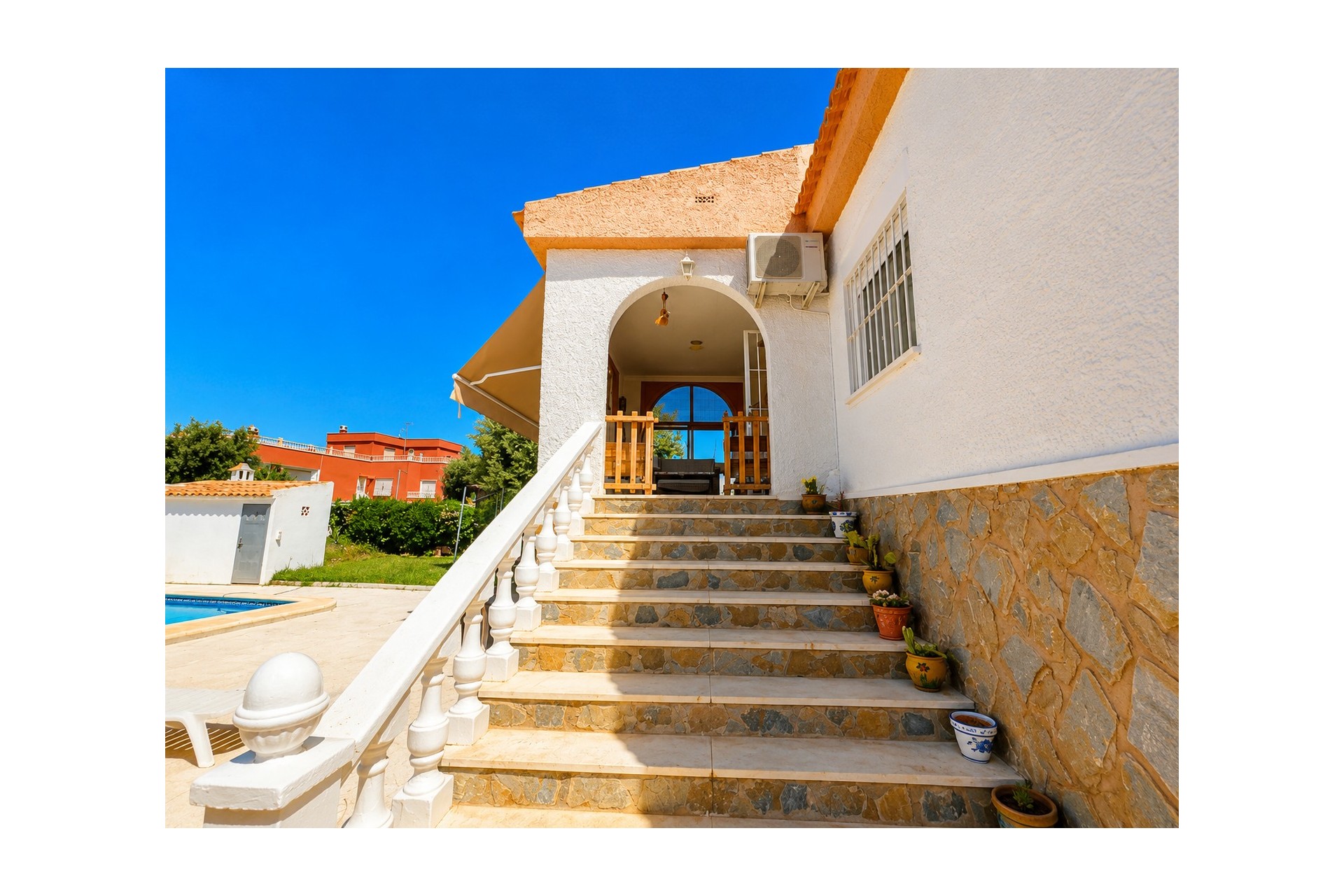 Resale - Villa -
Torrevieja - Costa Blanca