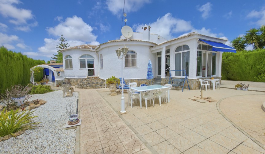 Resale - Villa -
Torrevieja - Costa Blanca