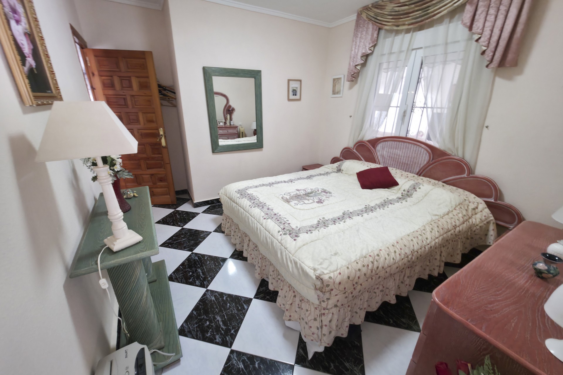 Resale - Villa -
Torrevieja - Costa Blanca