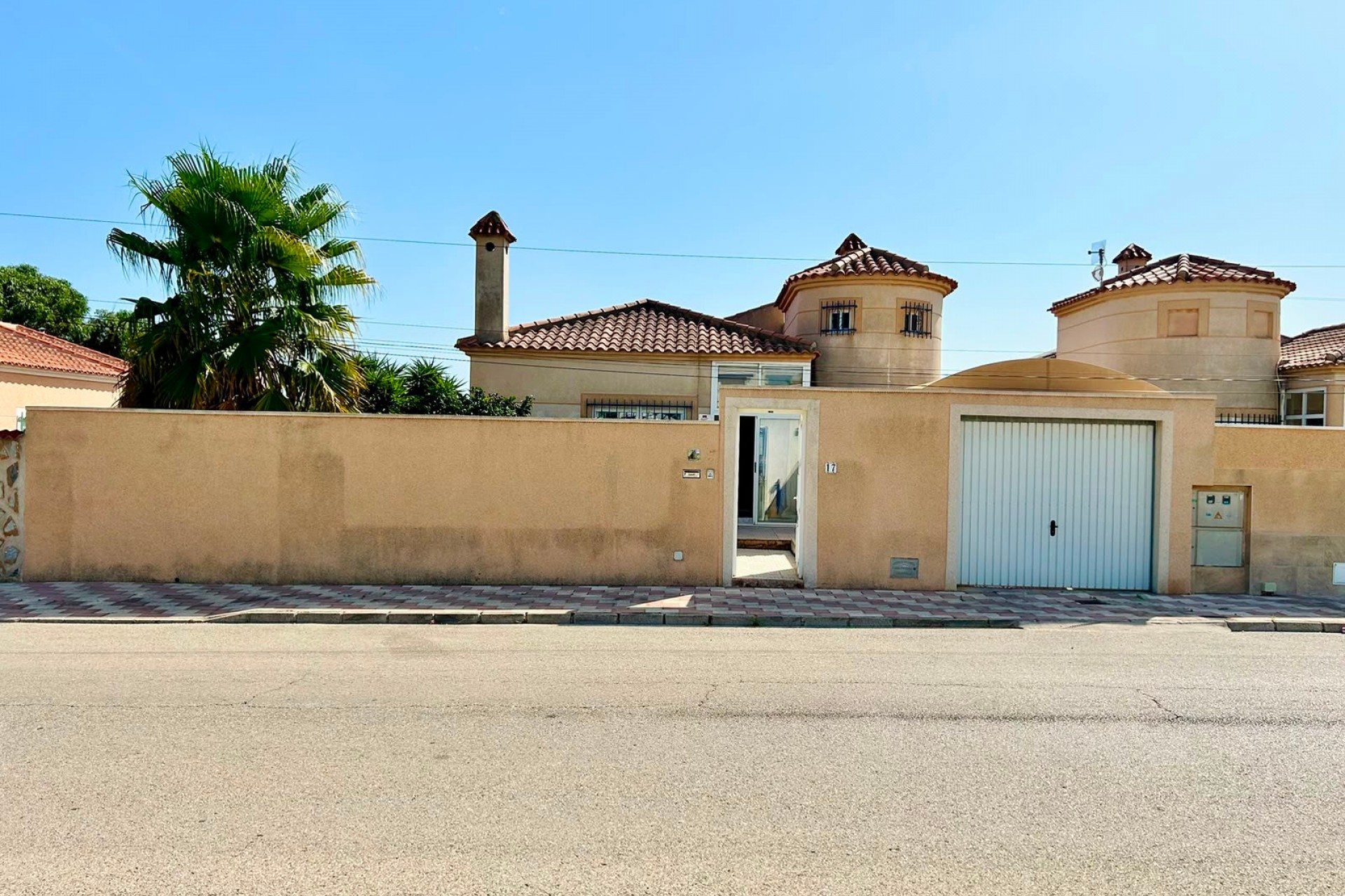 Resale - Villa -
Torrevieja - Costa Blanca