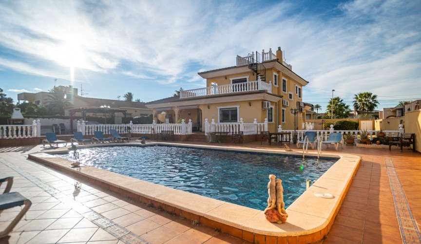 Resale - Villa -
Torrevieja - Costa Blanca