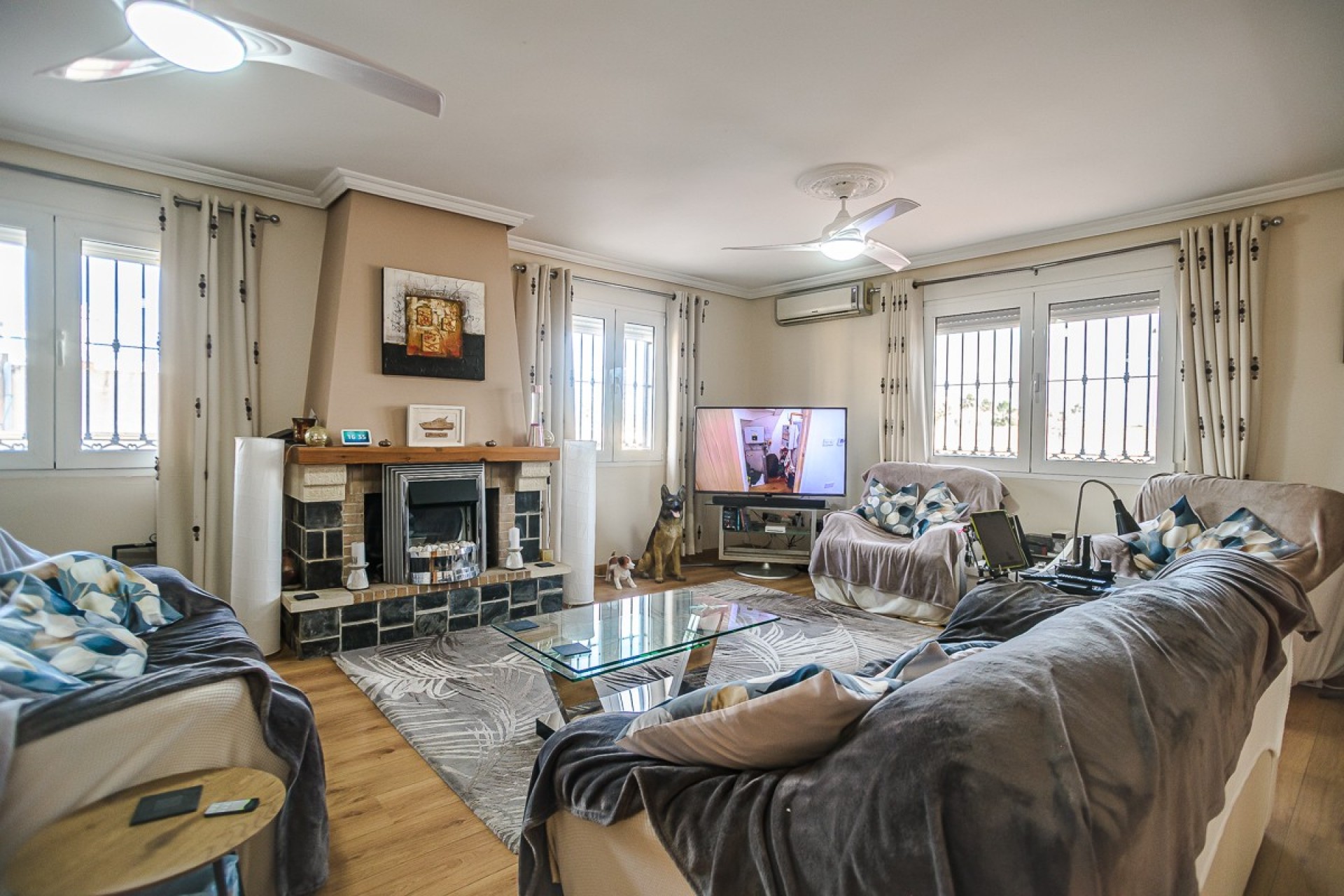 Resale - Villa -
Torrevieja - Costa Blanca