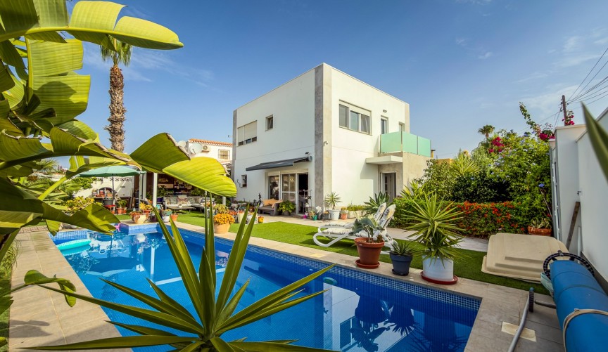 Resale - Villa -
Torrevieja - Costa Blanca