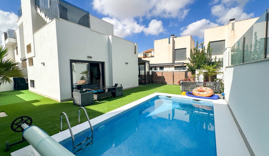Resale - Villa -
Torrevieja - Costa Blanca