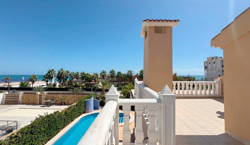 Resale - Villa -
Torrevieja - Costa Blanca
