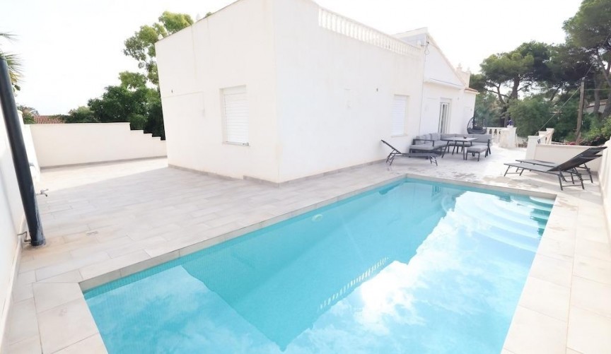 Resale - Villa -
Torrevieja - Costa Blanca