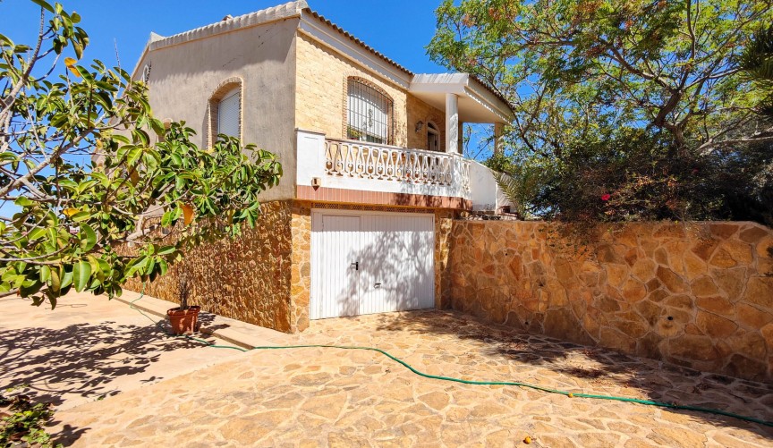 Resale - Villa -
Torrevieja - Costa Blanca