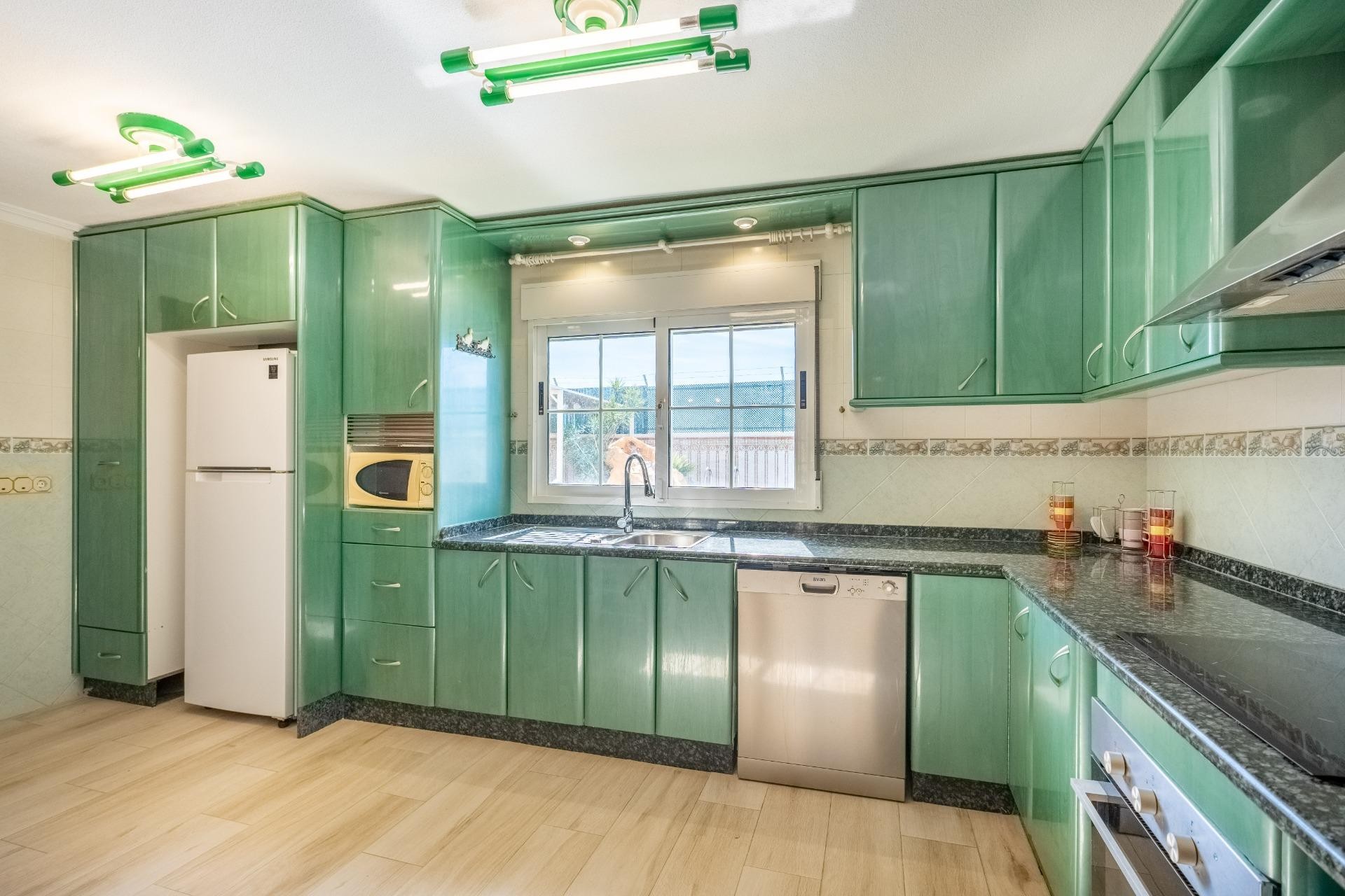 Resale - Villa -
Torrevieja - El Chaparral