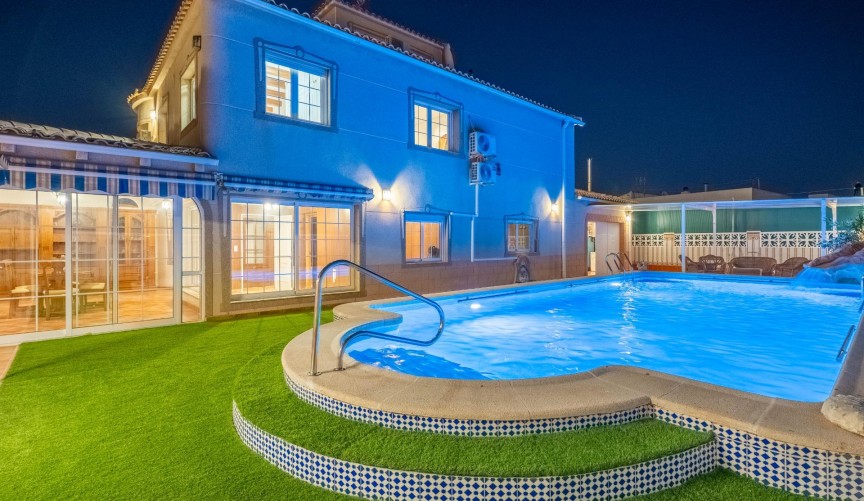 Resale - Villa -
Torrevieja - El Chaparral