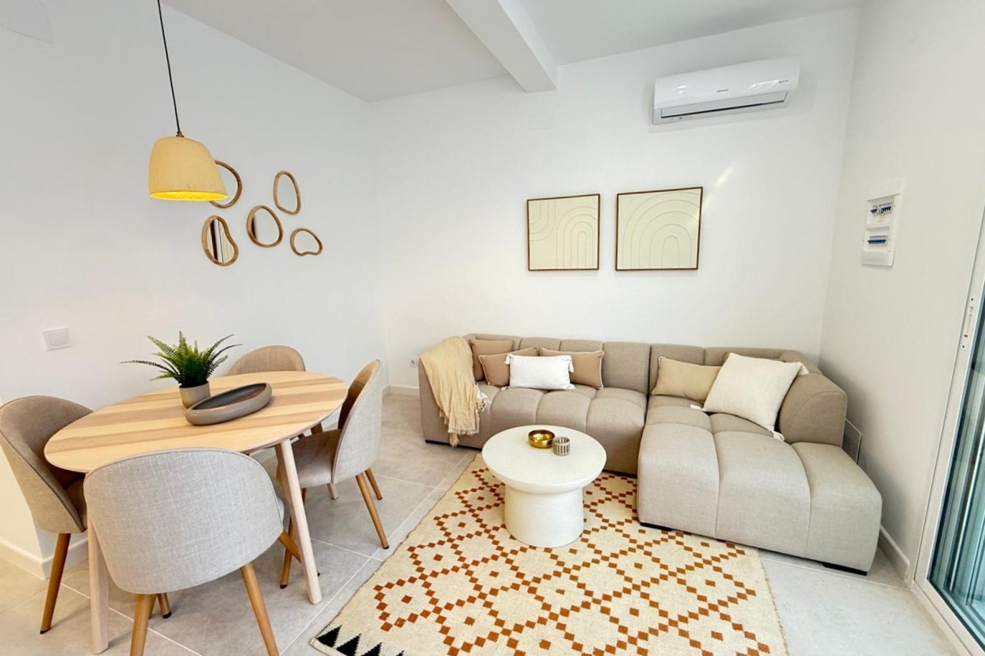 Resale - Villa -
Torrevieja - El Chaparral