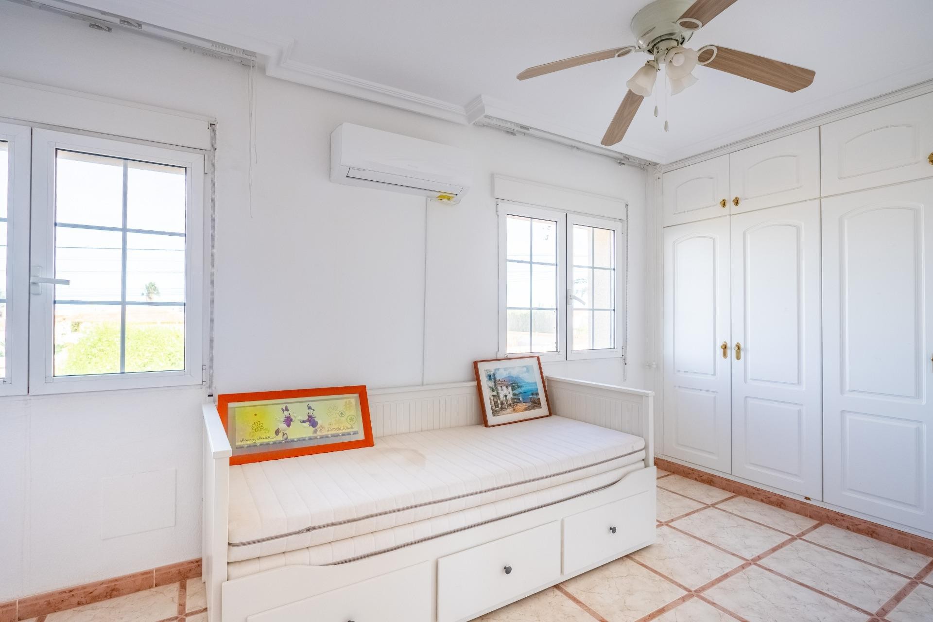 Resale - Villa -
Torrevieja - El Chaparral