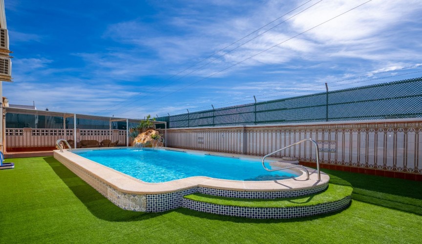 Resale - Villa -
Torrevieja - El Chaparral