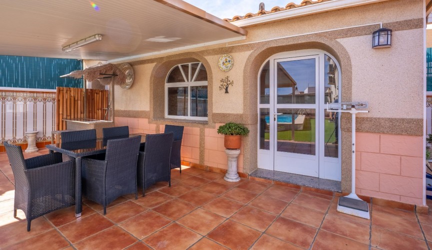Resale - Villa -
Torrevieja - El Chaparral