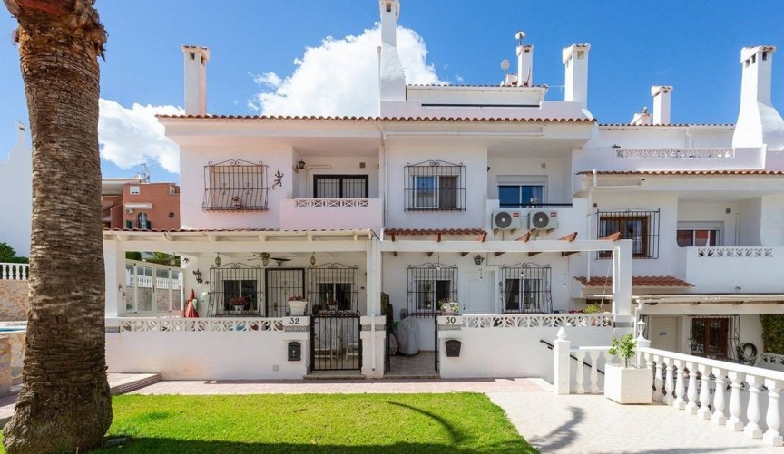 Resale - Villa -
Torrevieja - La Mata