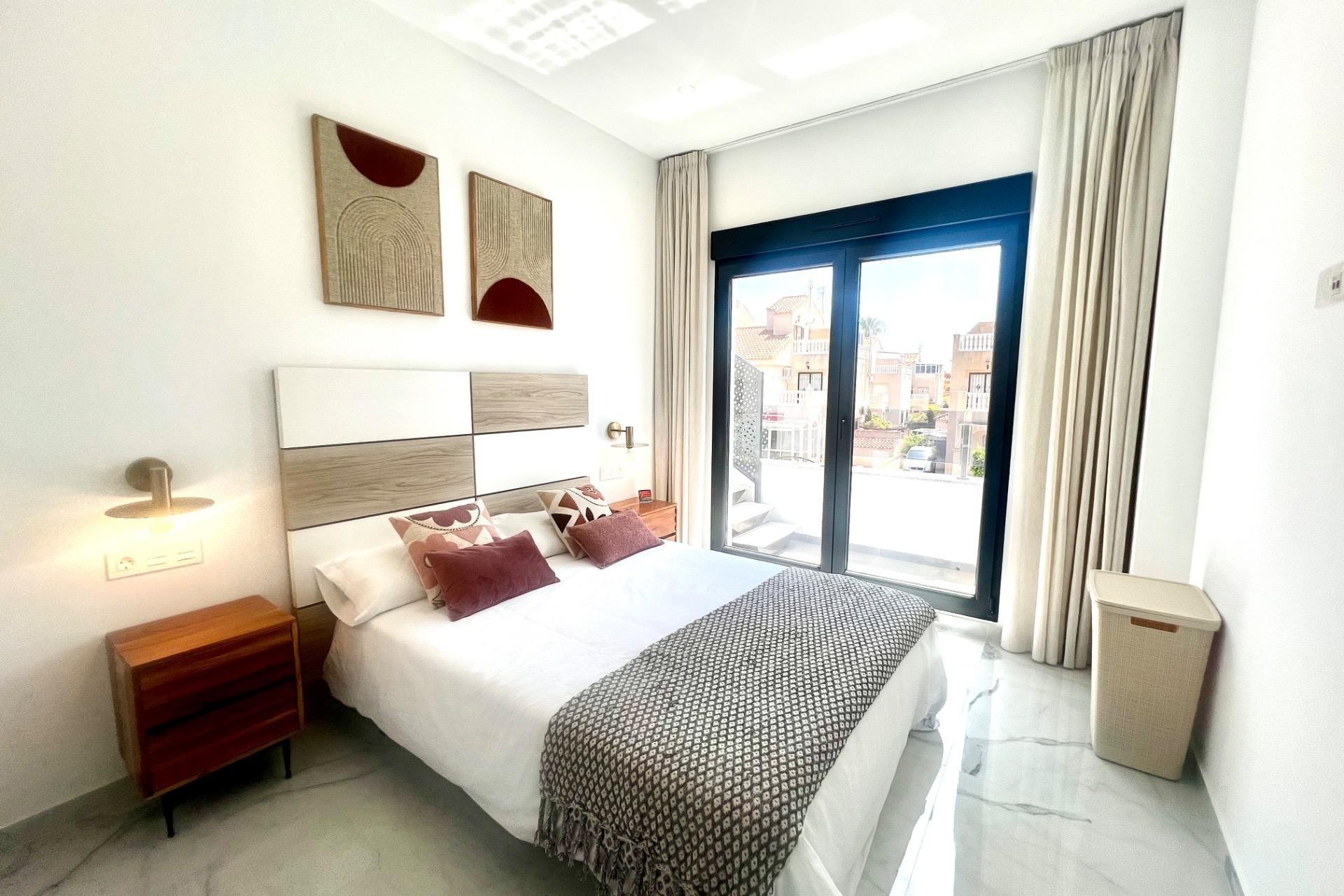 Resale - Villa -
Torrevieja - La Siesta - El Salado - Torreta