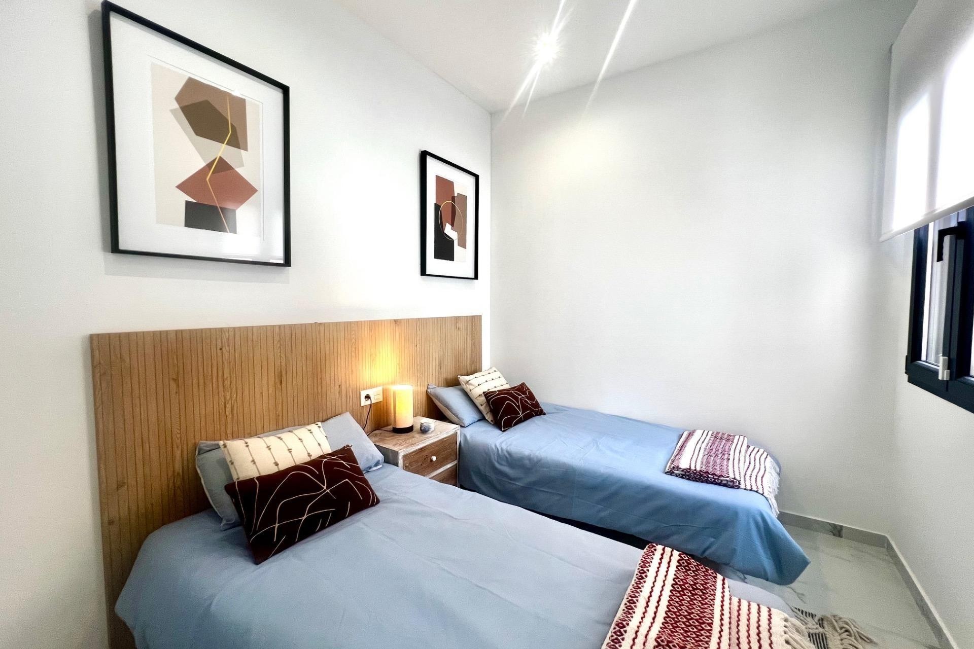 Resale - Villa -
Torrevieja - La Siesta - El Salado - Torreta