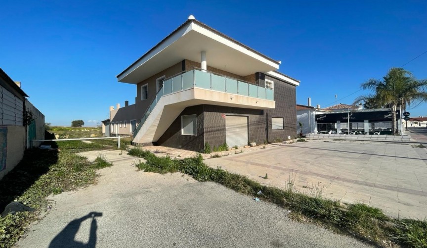 Resale - Villa -
Torrevieja - La Siesta - El Salado - Torreta