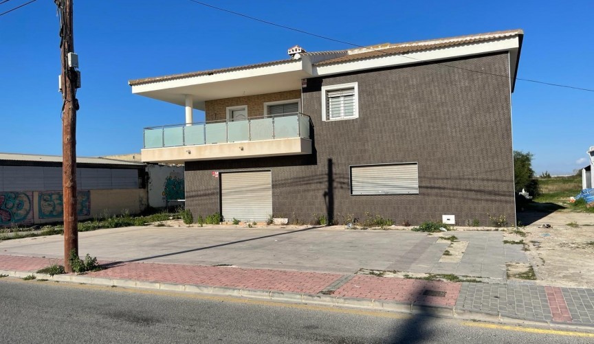 Resale - Villa -
Torrevieja - La Siesta - El Salado - Torreta