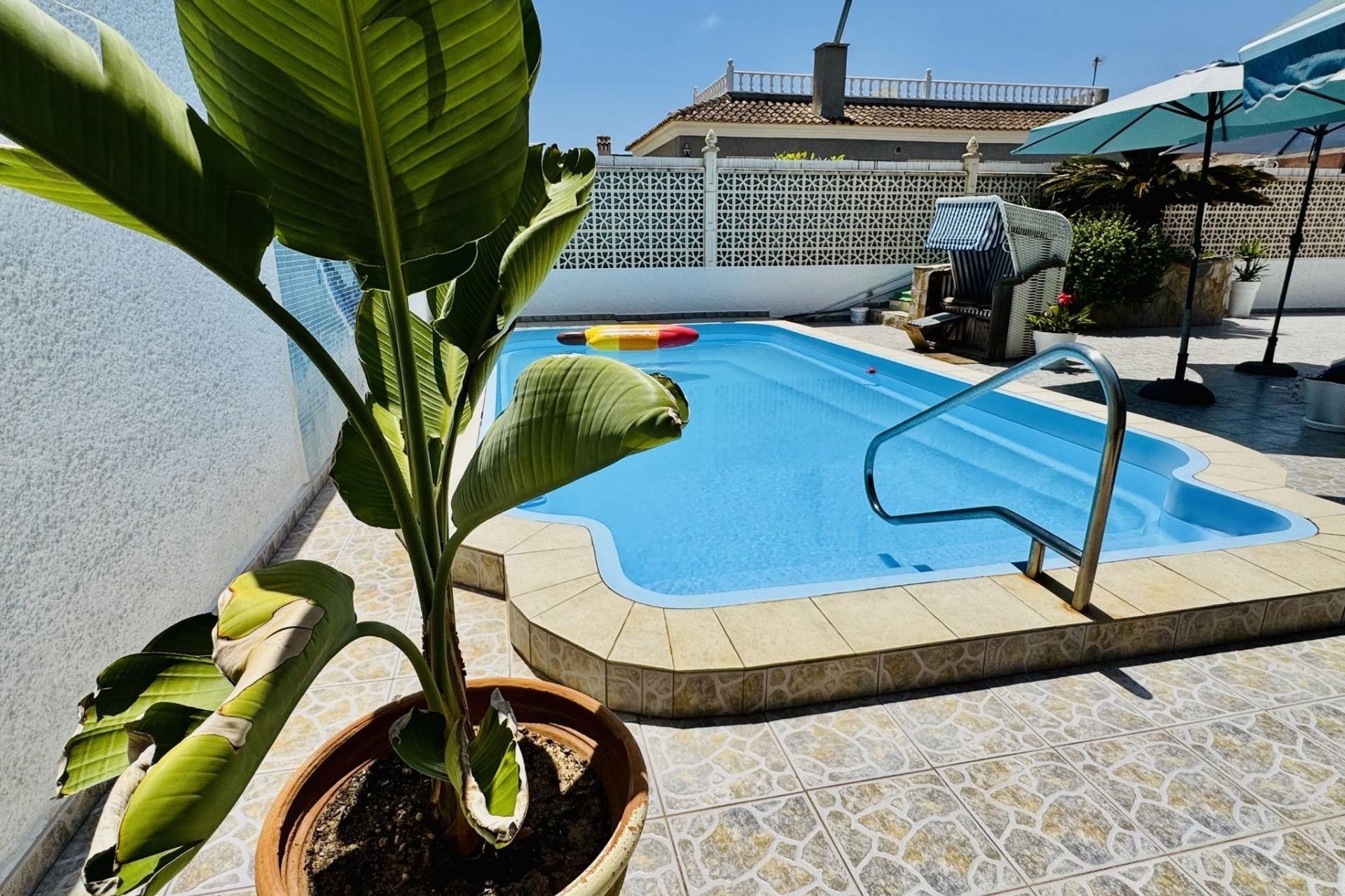 Resale - Villa -
Torrevieja - La Siesta - El Salado - Torreta