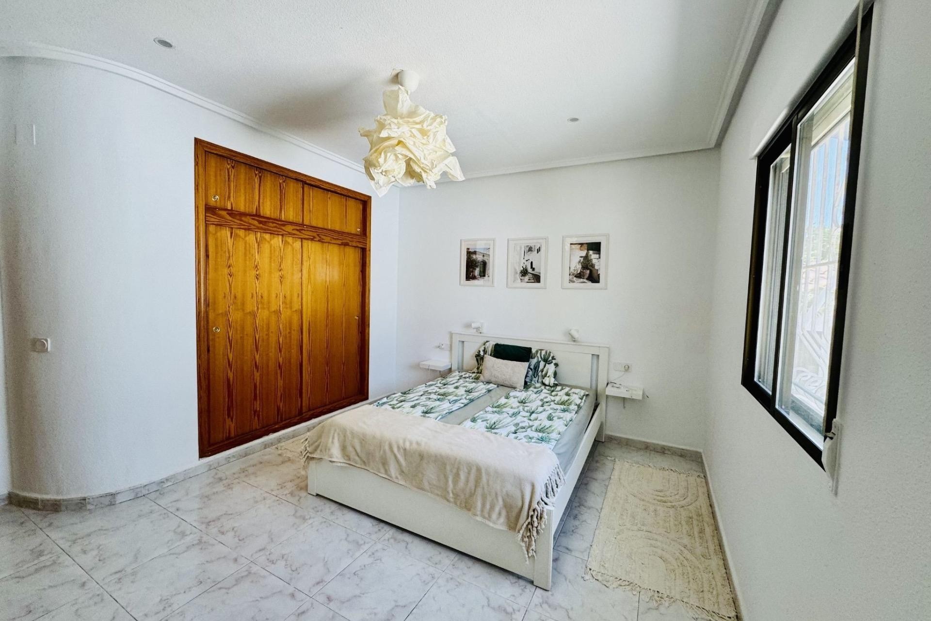 Resale - Villa -
Torrevieja - La Siesta - El Salado - Torreta