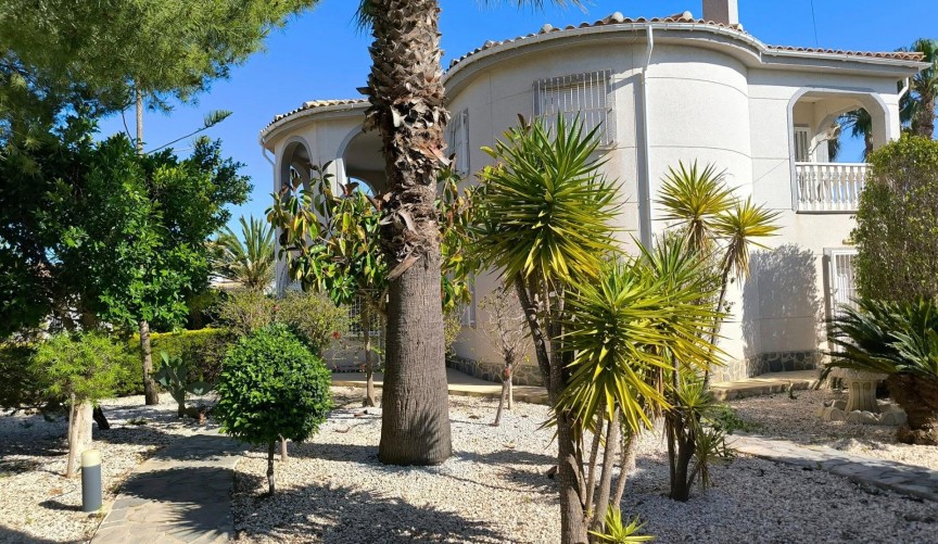 Resale - Villa -
Torrevieja - La Siesta