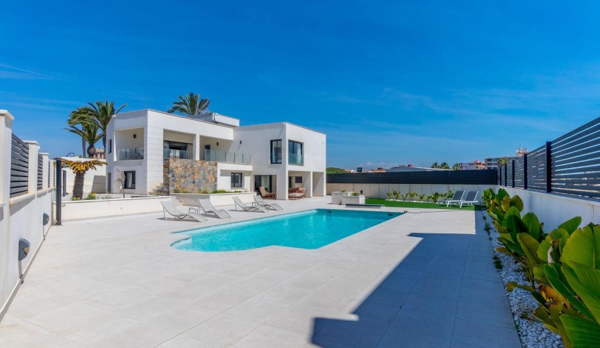 Resale - Villa -
Torrevieja - La Veleta