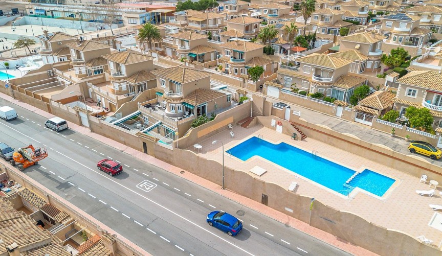 Resale - Villa -
Torrevieja - Los Balcones - Los Altos del Edén