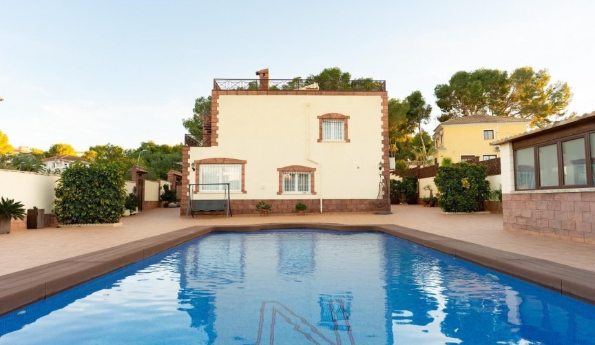 Resale - Villa -
Torrevieja - Los Balcones - Los Altos del Edén