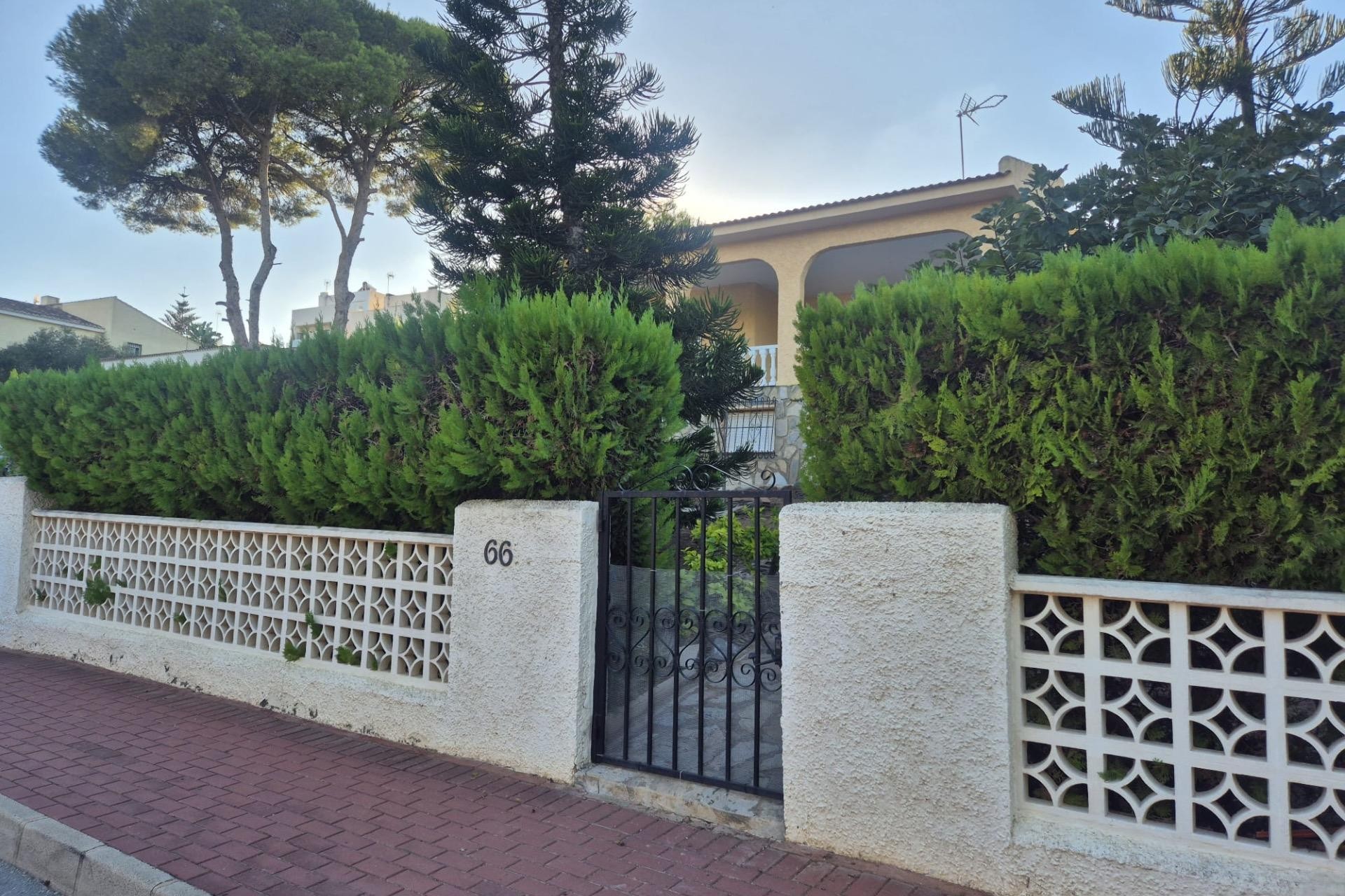 Resale - Villa -
Torrevieja - Los Balcones - Los Altos del Edén