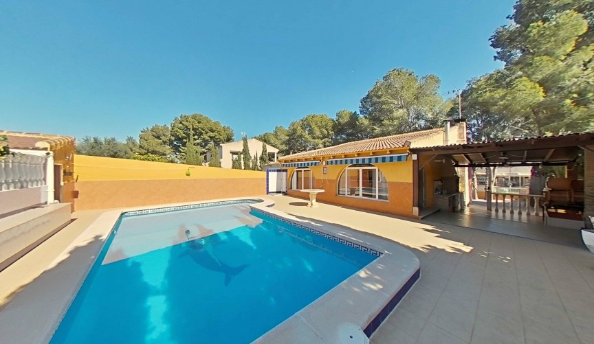 Resale - Villa -
Torrevieja - Los Balcones