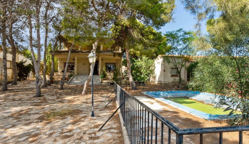 Resale - Villa -
Torrevieja - Los Balcones