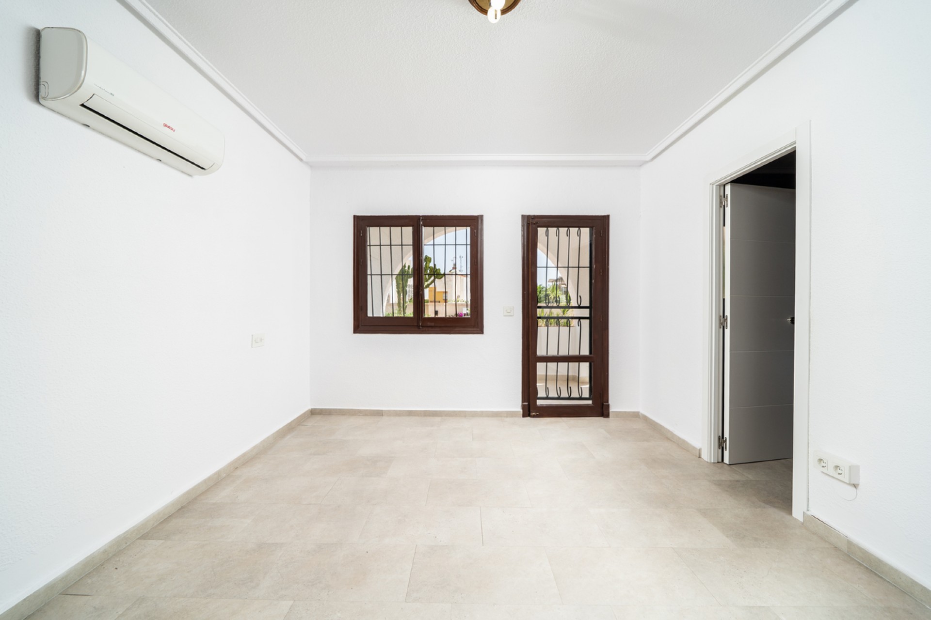 Resale - Villa -
Torrevieja - Los Balcones
