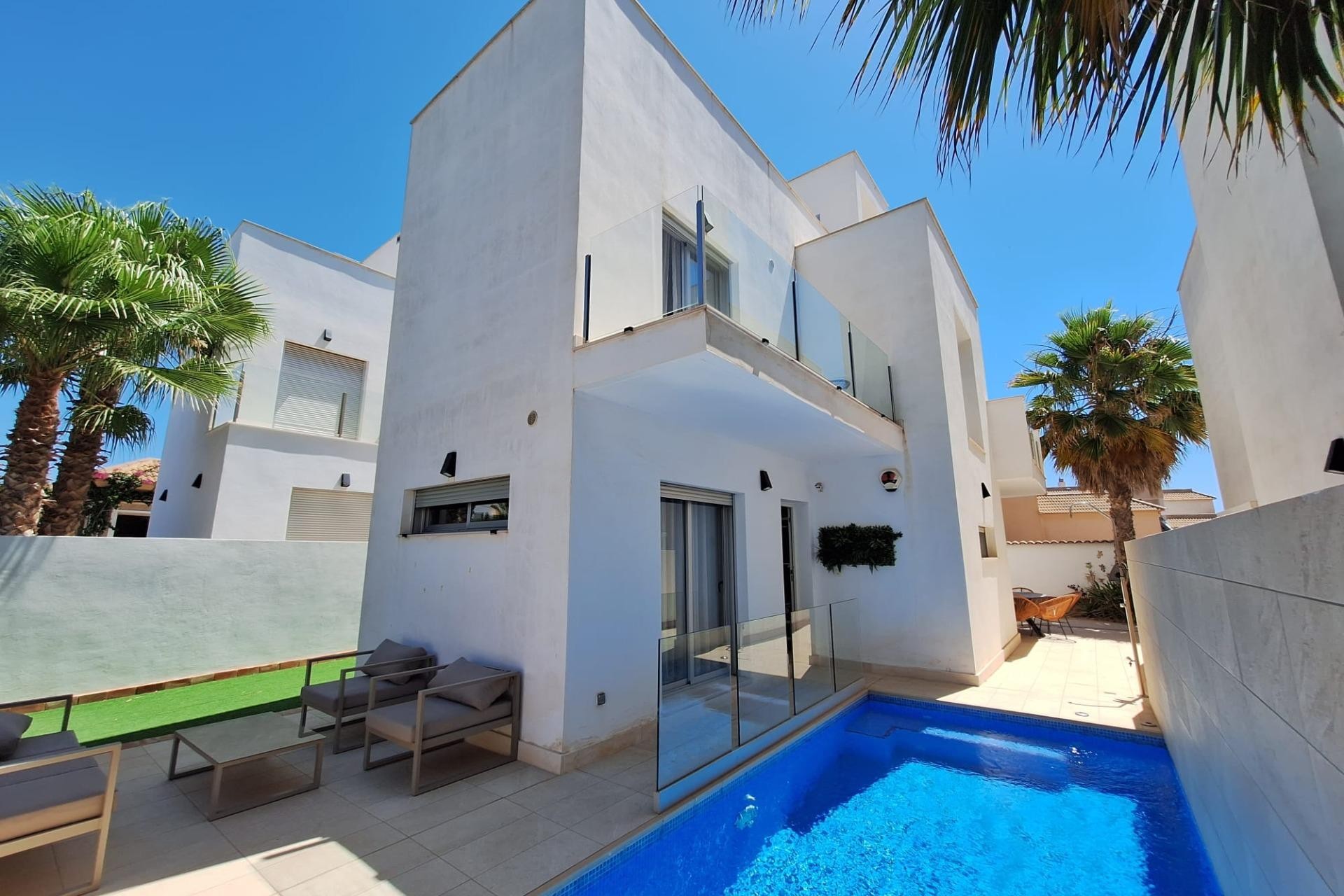 Resale - Villa -
Torrevieja - Los Frutales